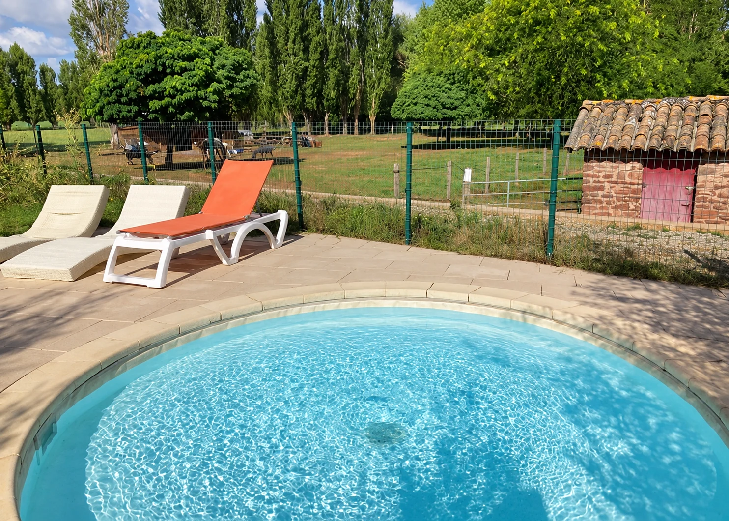 Piscine couverte chauffée du Hameau des Genêts